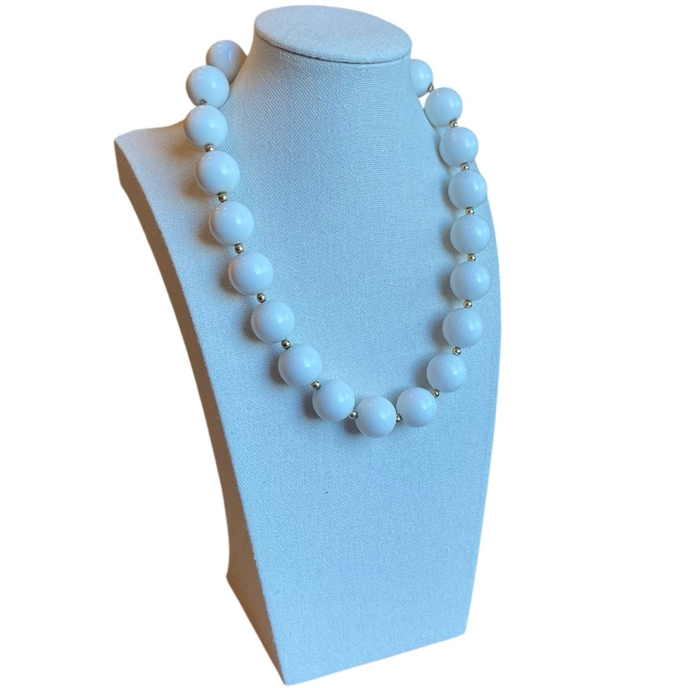 NAPIER Vintage White Lucite Beads w/ Gold Tone Spacer Beads Classic Necklace - Picture 3 of 11